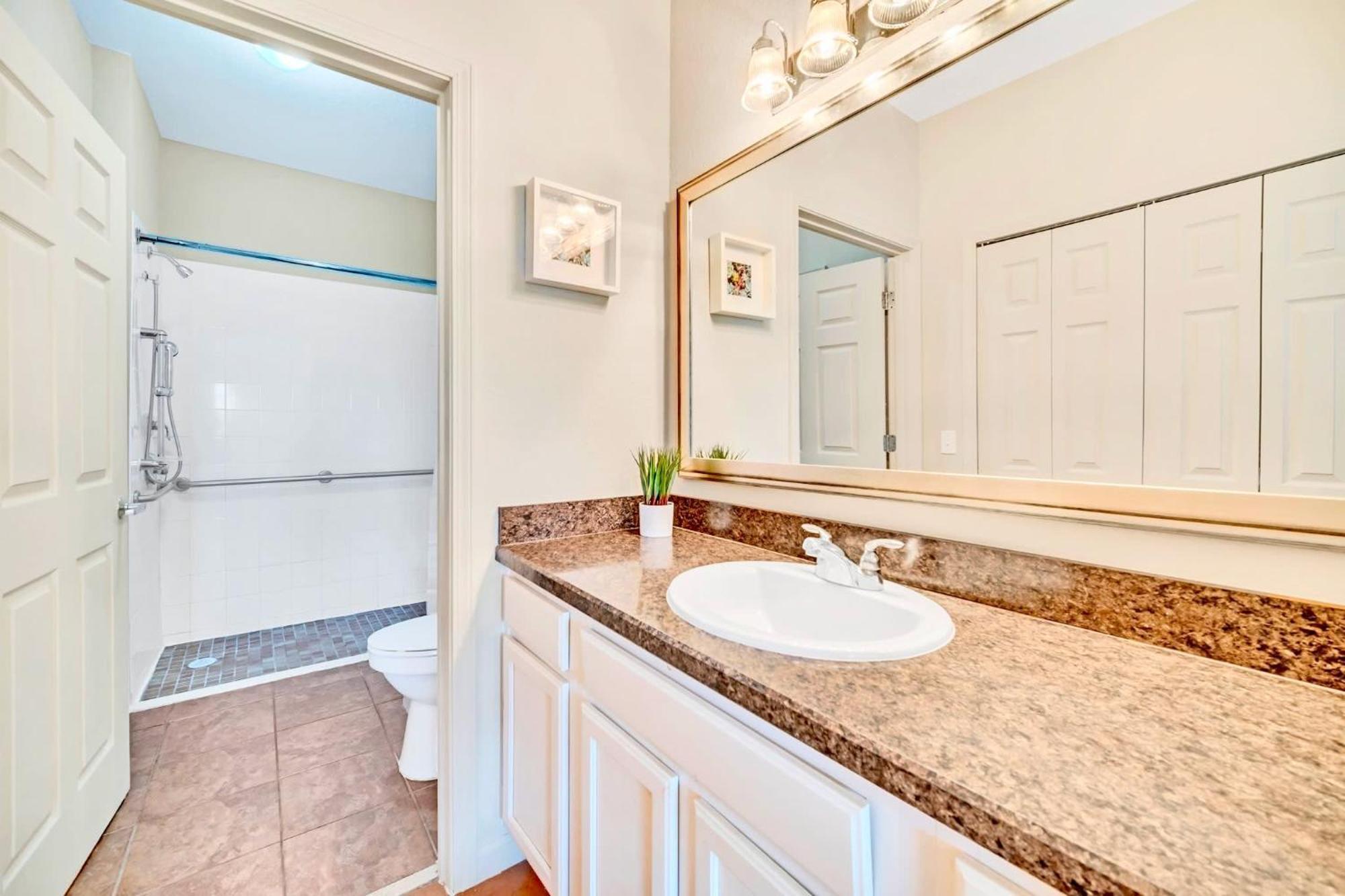 Bright Condo - 2Br With Pool & Hot Tub, Near Disney! Orlando Esterno foto